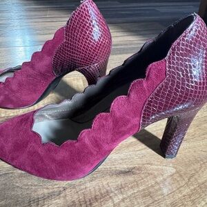 Chic Burgundy Scalloped Heels